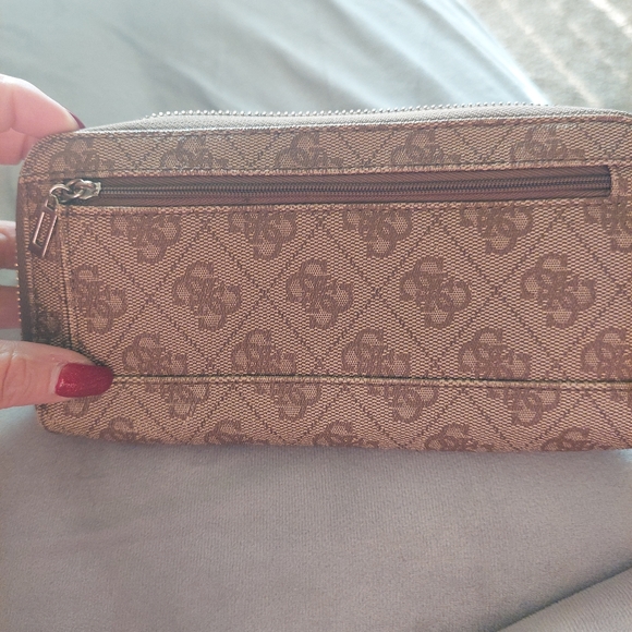 Guess Wallet - Picture 4 of 4